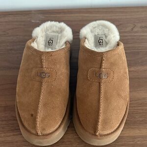 UGG WOMEN SIZE 6 Discoquette Slide Slipper